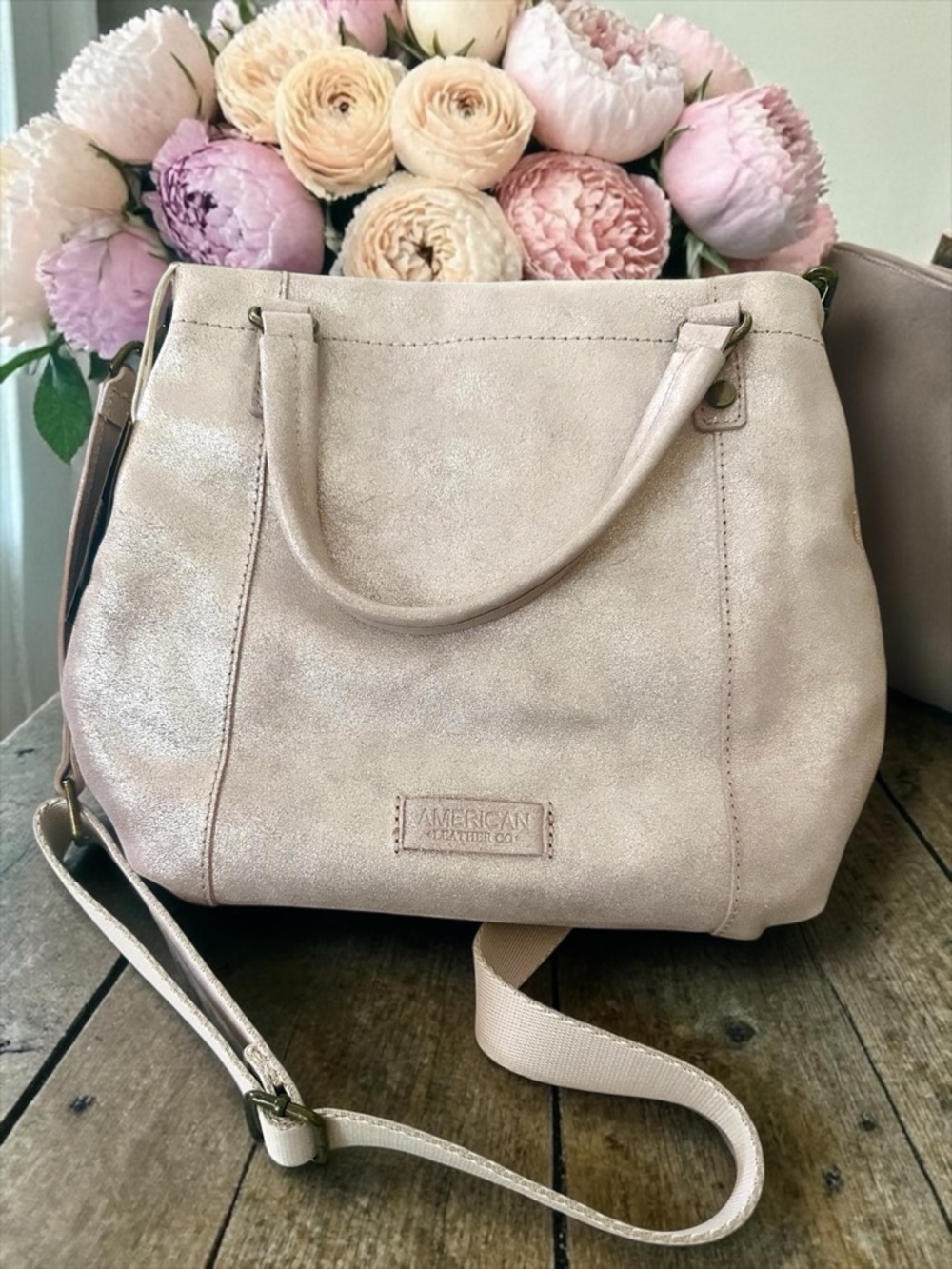 American Leather CO. Bermuda Metallic Wilton Feed Crossbody NWT $165 MSRP - Picture 6 of 16